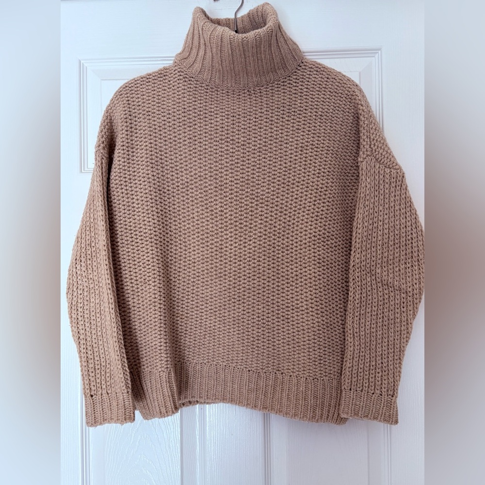 Vince Wool Blend Turtleneck Tan Sweater Quiet Luxury Sz XS